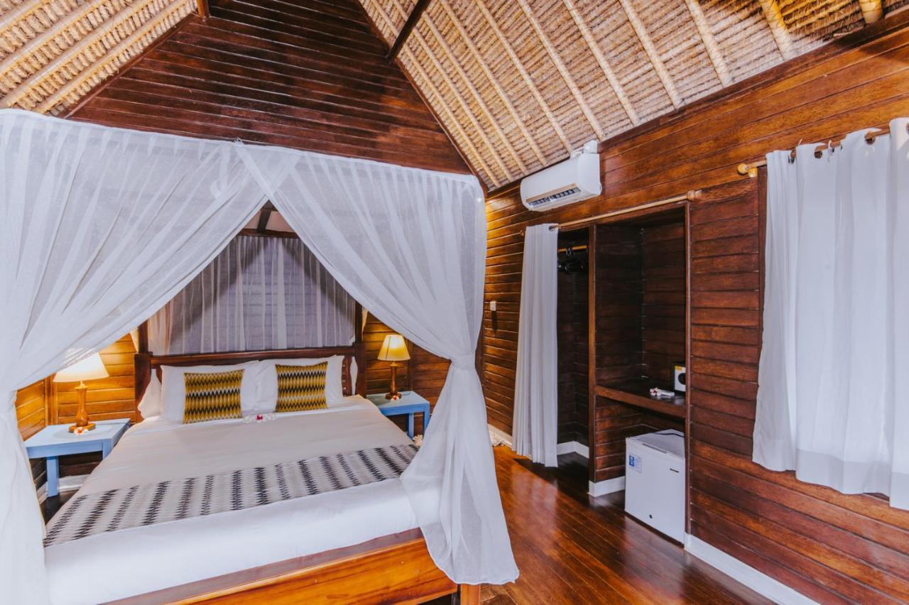 Villa Waru Lembongan Exteriör bild